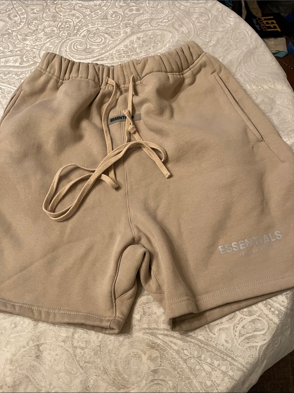 ESSENTIALS Men’s Beige Drawstring Athletic Shorts Medium EUC